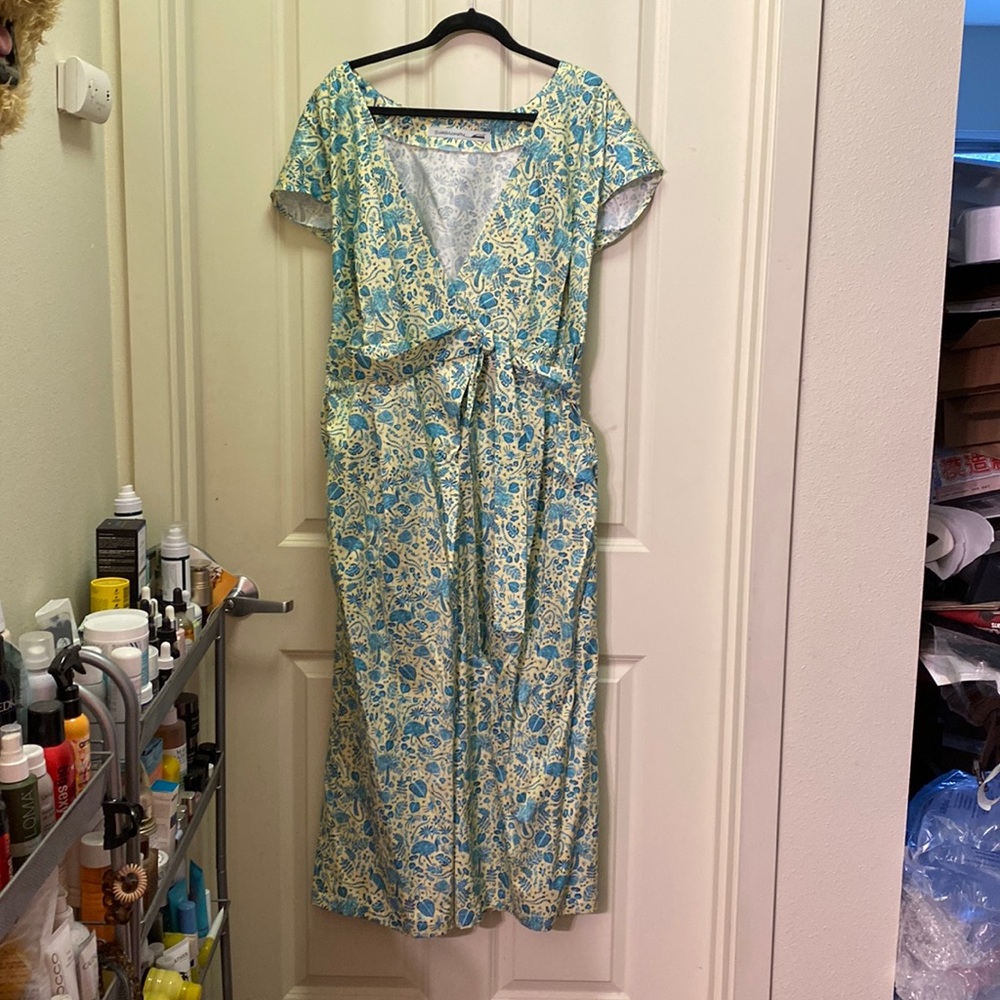 Australian brand magic suit with fun pattern and pockets.